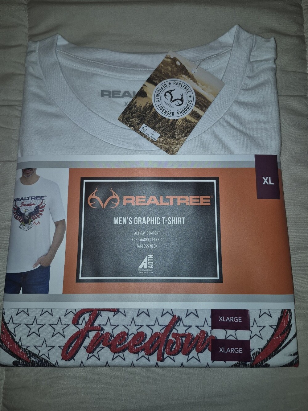 Realtree White Men’s Graphic Short Sleeve Tee